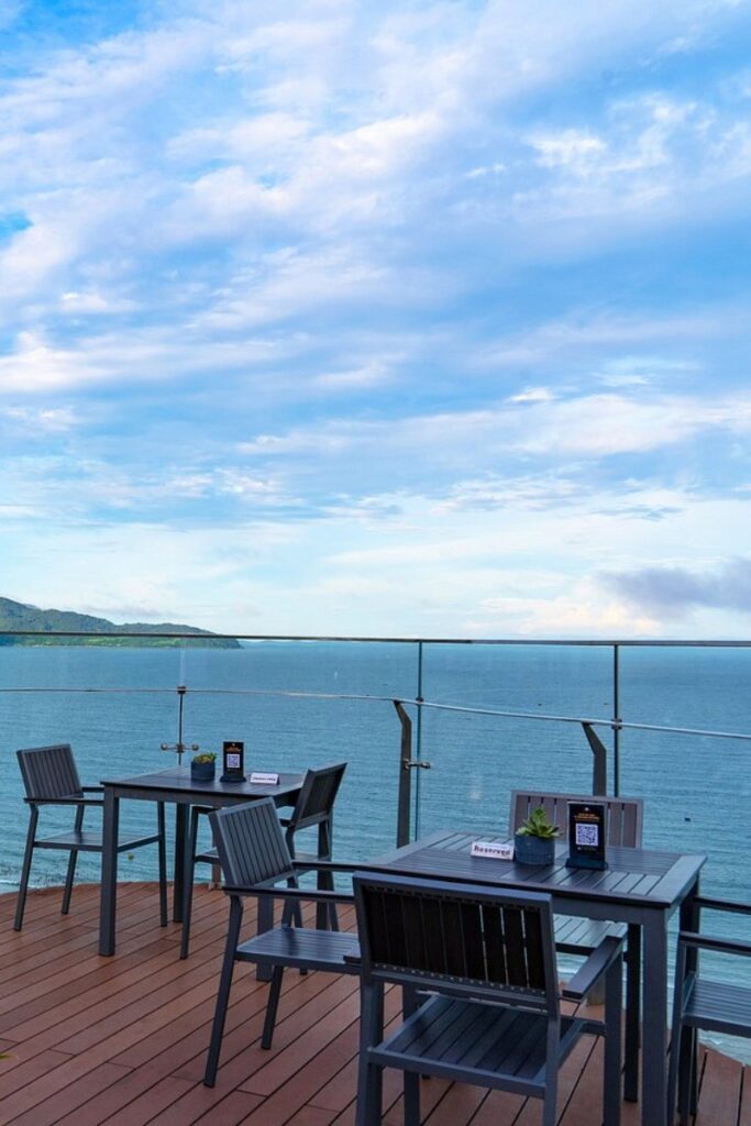 Sky21 Bar with iconic view