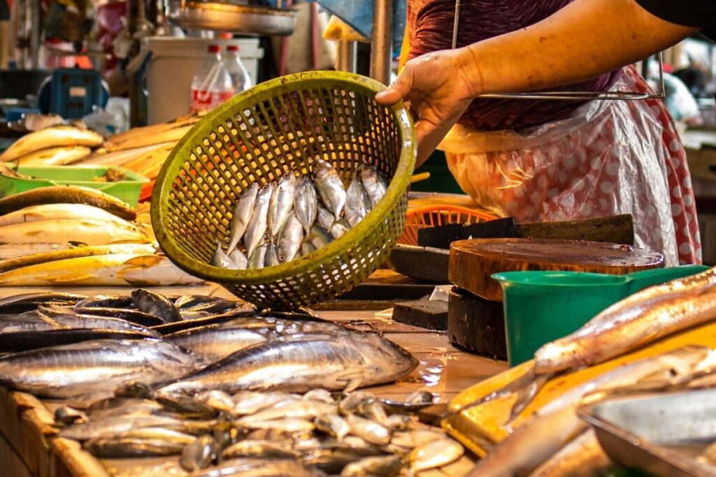 fish market at my khe beach