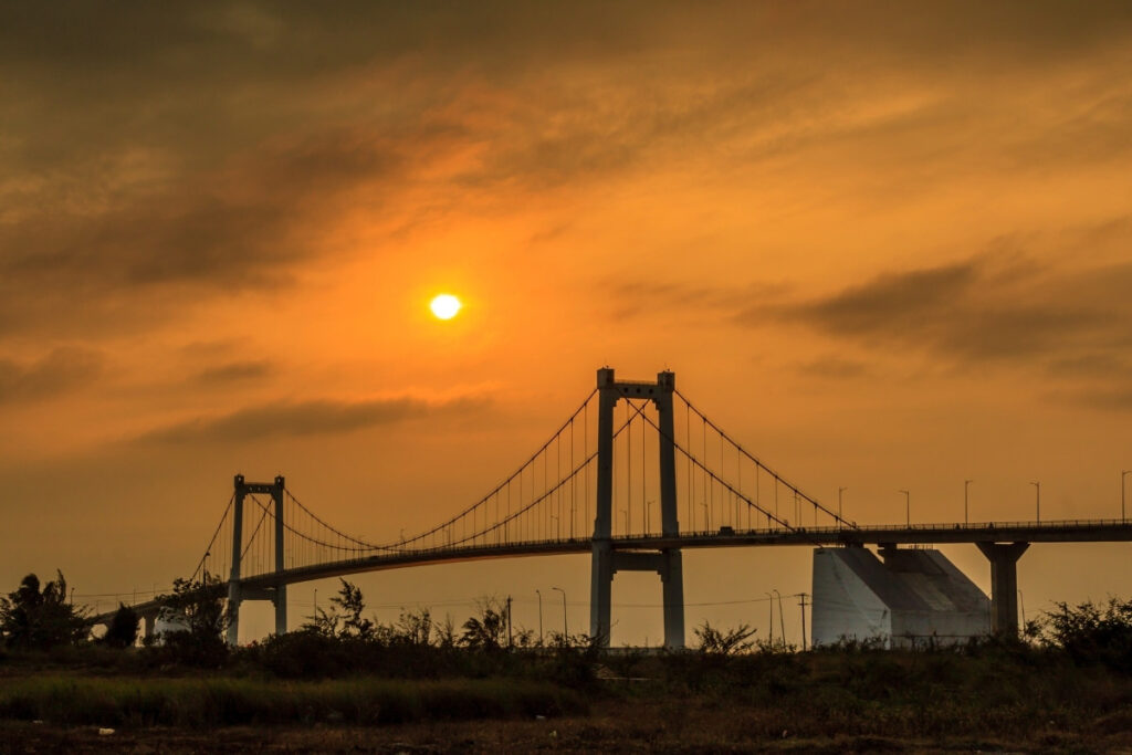 sunset at thuan phuoc bridge