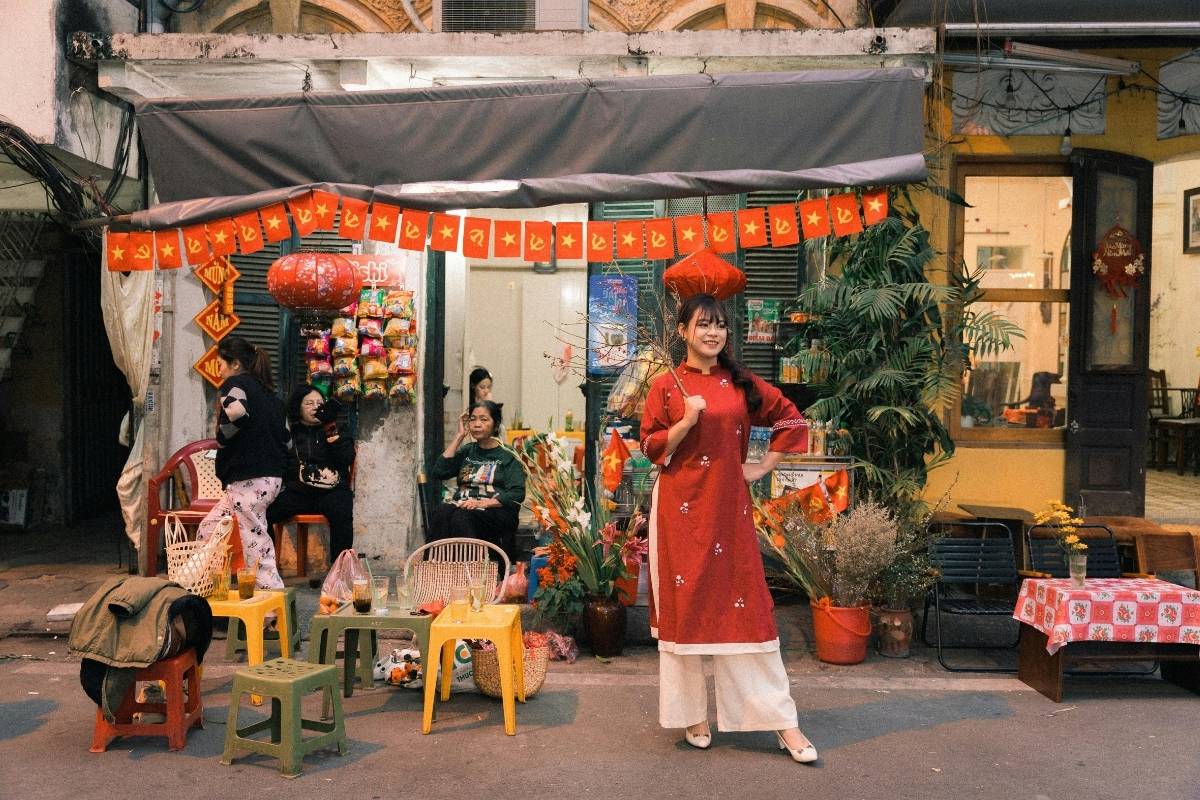 People waiting for in Vietnam