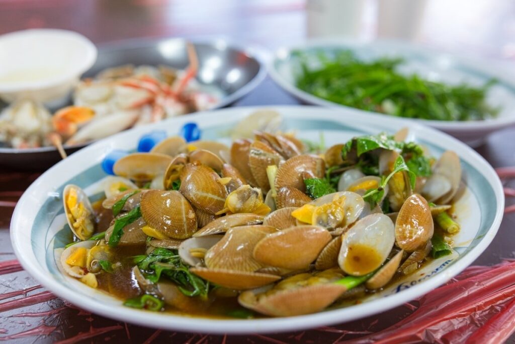 Top Things to Do in Da Nang for the 30/4 & 1/5 Holiday Fried calm at the seafood restaurant in 304-15 Da Nang