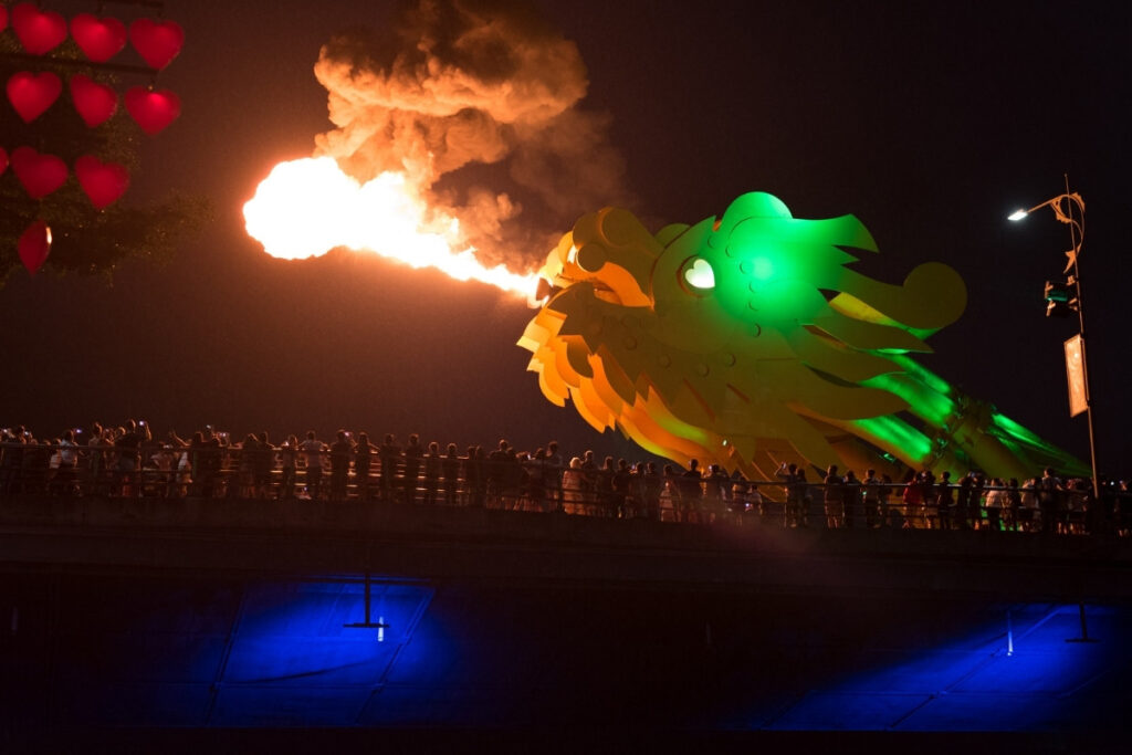 Top Things to Do in Da Nang for the 30/4 & 1/5 Holiday Watch the Dragon Bridge Fire Show in 304-15 Da Nang